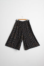 wide leg cropped trousers