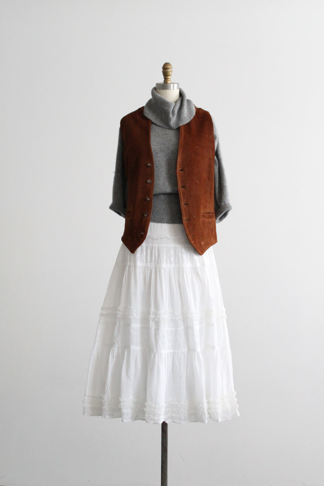 chamomile lace midi skirt