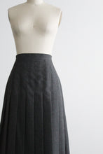 fogbank pleated midi skirt