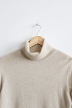 oatmilk cashmere turtleneck (m)