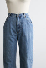 relaxed mom jeans