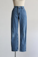relaxed mom jeans