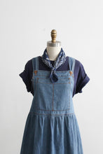 market pinafore (m)