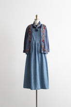 market pinafore (m)