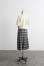 hearthside wool wrap skirt (m/l)